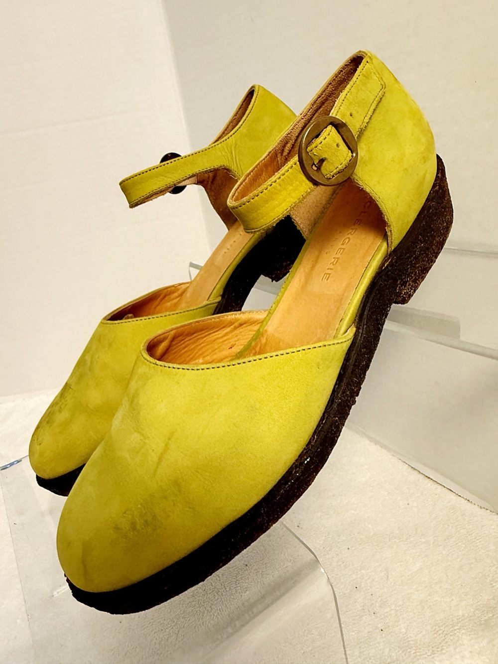 Robert Clergerie Chartreuse Suede Mary Jane Shoes Size 5